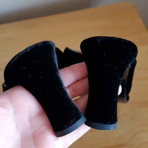 Ann Taylor Black Rose Velvet Heels - Picture 9 of 14